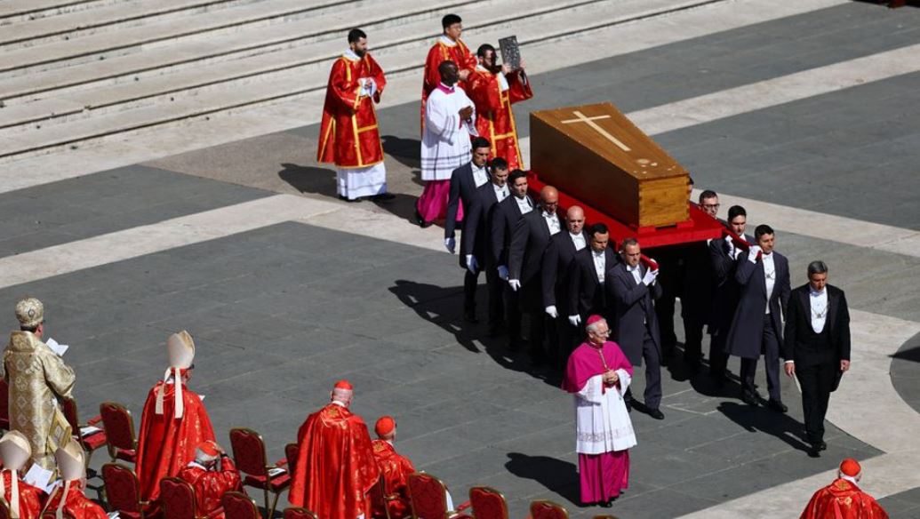 Funeral del Papa Francisco desde la basílica de San Pedro en el Vaticano