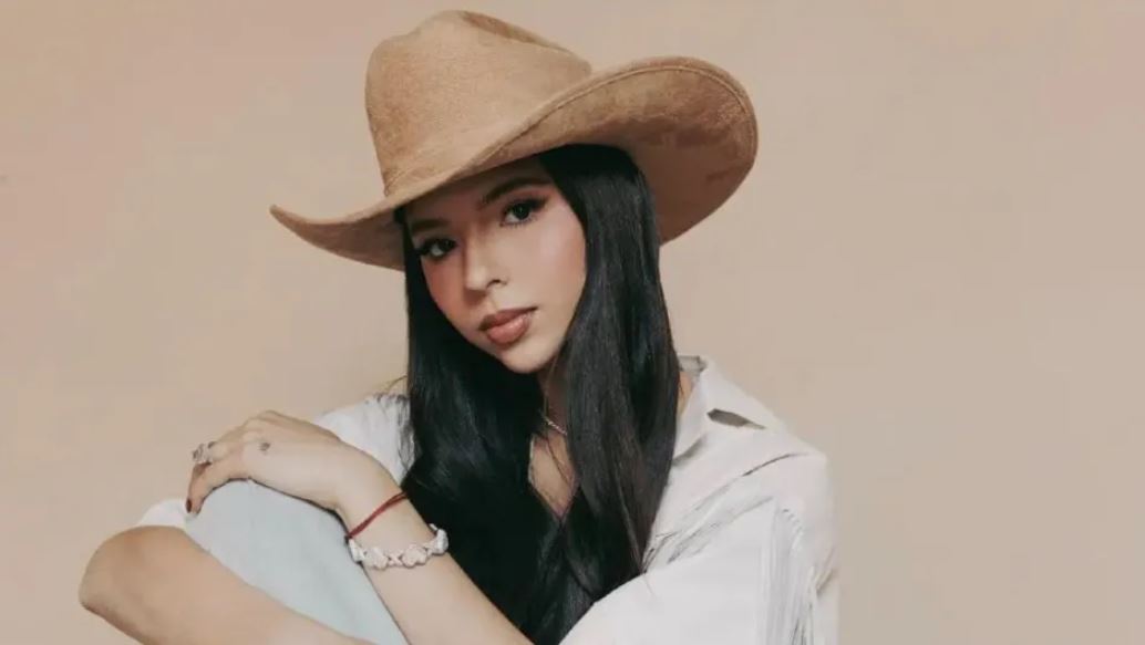 Ángela Aguilar dedica ‘A mis enemigos’, de Valentín Elizalde