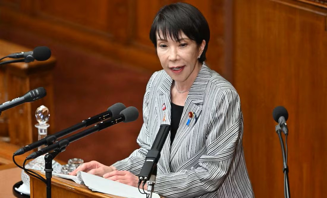Critican a primera ministra japonesa por alentar a trabajar más horas; solo duerme 2 a 4 horas