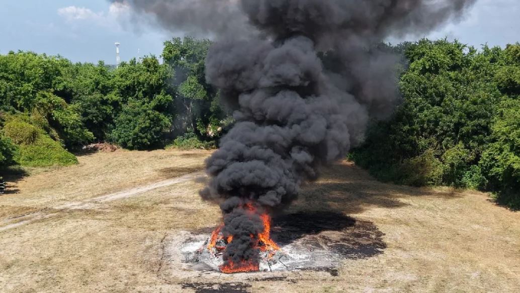 Semar incinera más de dos toneladas de narcóticos asegurados en Chiapas