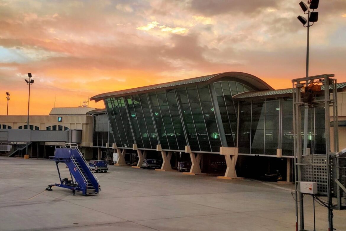 Suspensión de vuelos en Aeropuerto de El Paso, Texas, por “incursión de drones de un cártel”