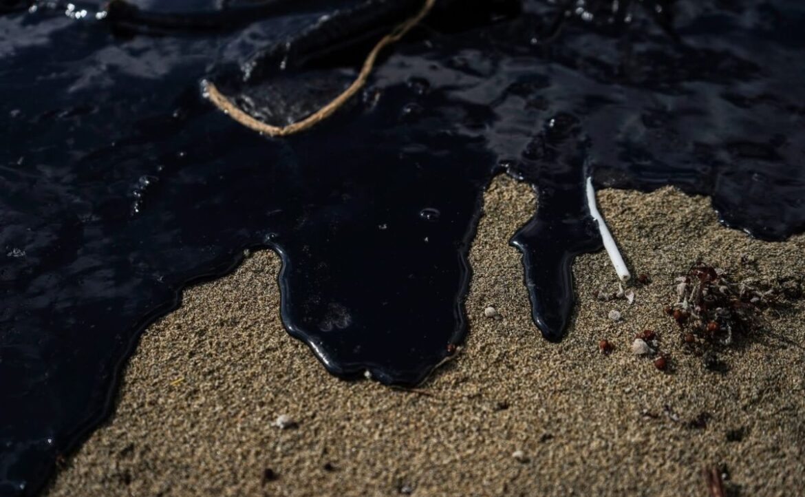 Suman más de 30 toneladas de hidrocarburo recogido de playas de Veracruz