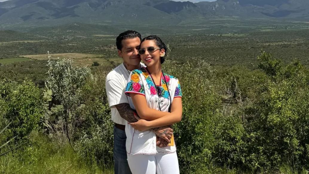 Christian Nodal presume romántica foto con Ángela Aguilar y desmiente rumores de separación: “Contigo me aplaqué”
