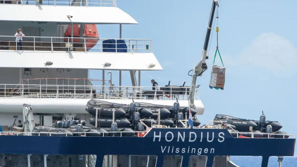 Pasajero de Estados Unidos que viajaba en crucero da positivo por hantavirus; otro tiene “síntomas leves”