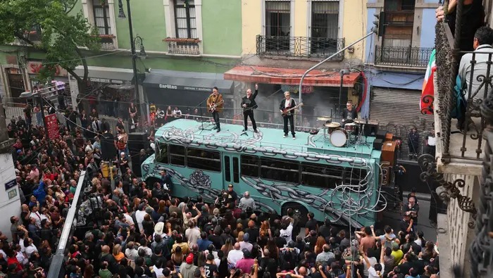 U2 irrumpe en la CDMX y graba su nuevo video musical en el Centro Histórico