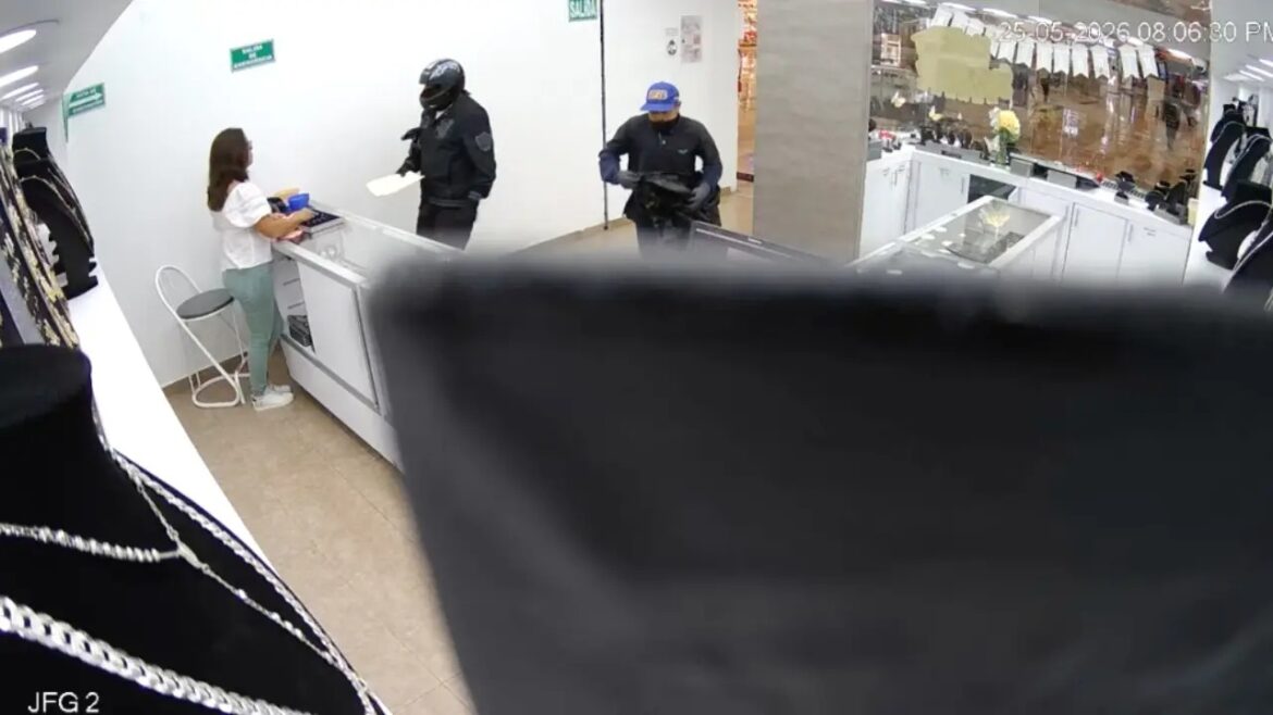 Roban joyería en centro comercial de Nuevo León; estiman botín de 3 millones de pesos