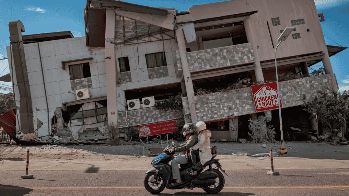 Sube a 55 la cifra de muertos por terremoto de 7.8 en Filipinas; hay más de mil heridos