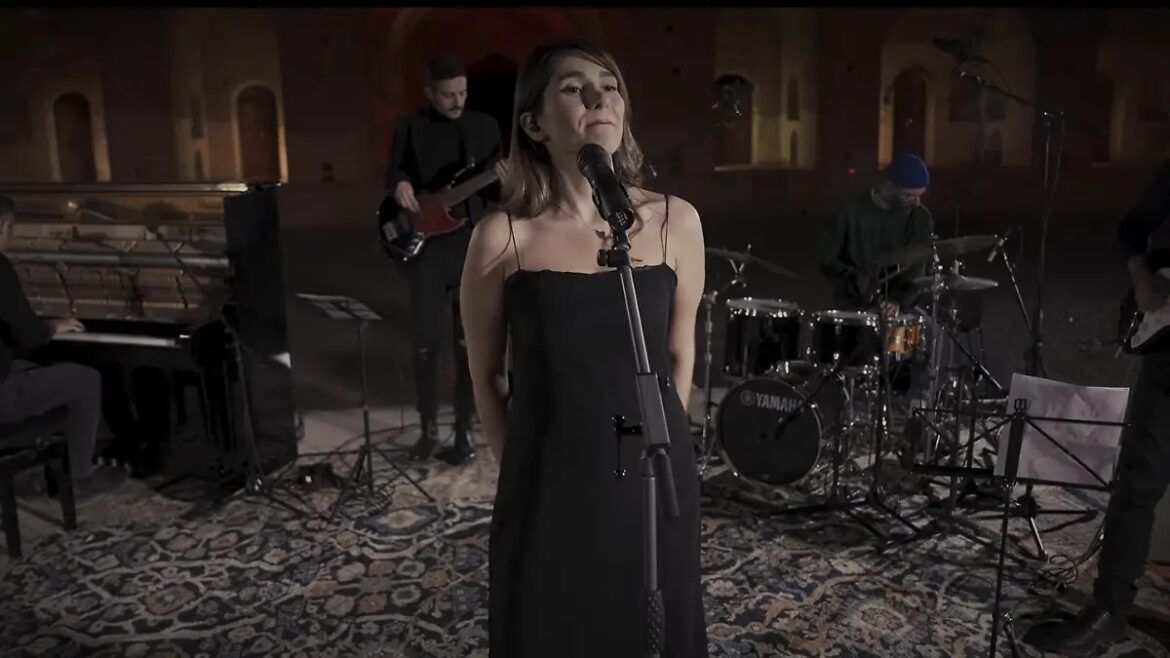 Irán condena a 74 latigazos a una cantante por emitir un concierto virtual sin velo