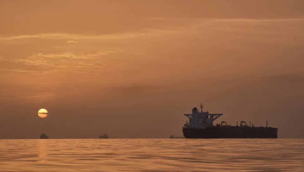 Irán anuncia cierre del estrecho de Ormuz en respuesta a los ataques de Israel en Líbano