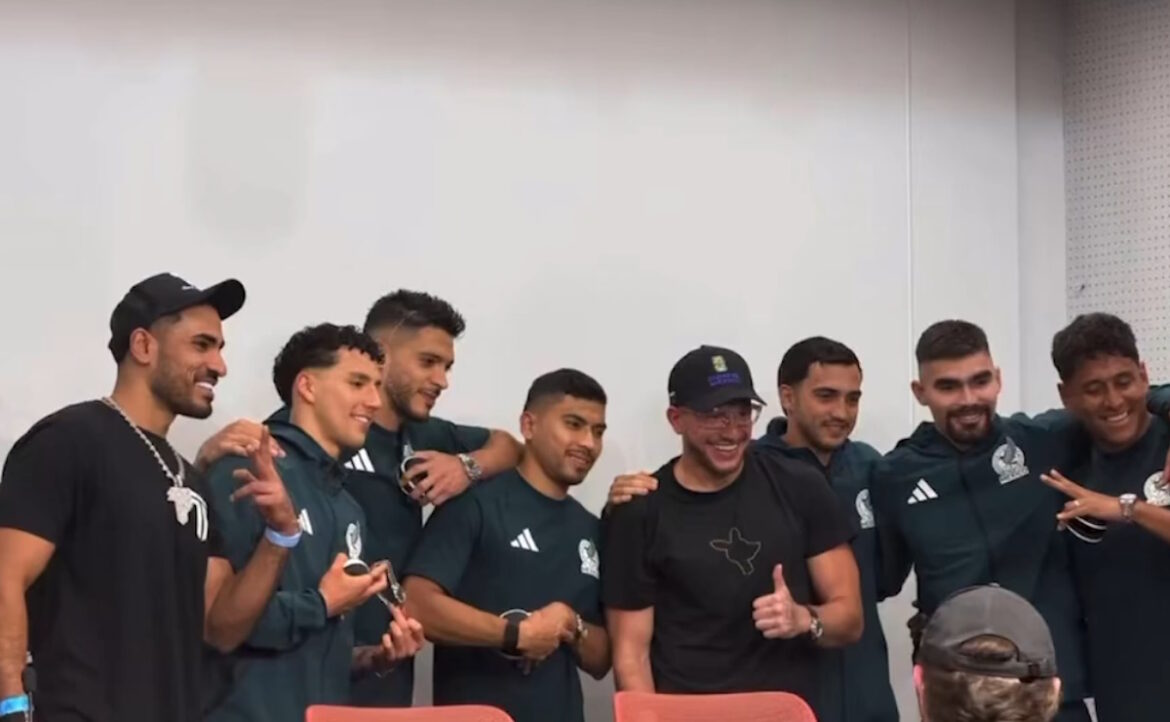 Influencer premia al Tri con relojes Rolex valuados en más de un millón de dólares