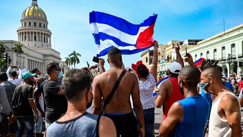 Cuba anuncia aumento al salario mínimo y modificación a pensiones