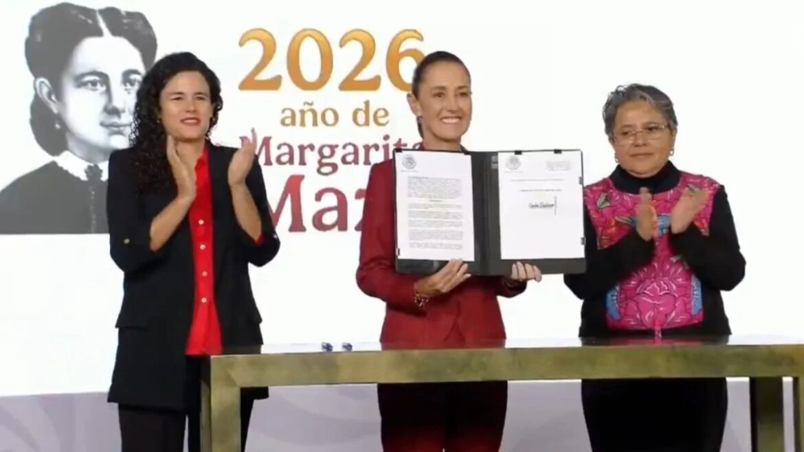 Sheinbaum firma decreto de transparencia total; limitarán la reserva de información