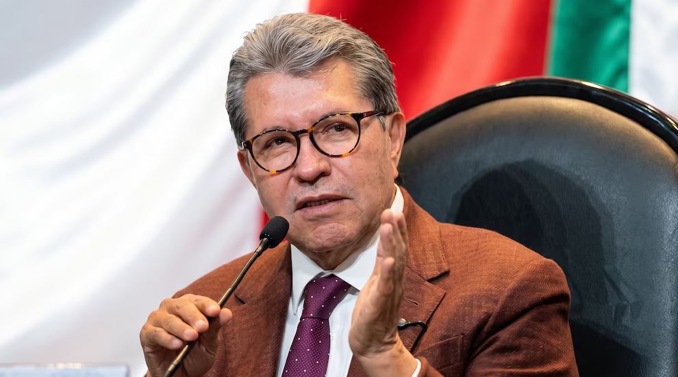 Ricardo Monreal propone ley contra el “goteo de precios” que encarece hasta 89% las compras en línea en México