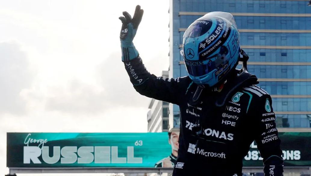 Russell aprovecha choque de Antonelli y firma la pole en GP de Azerbaiyán