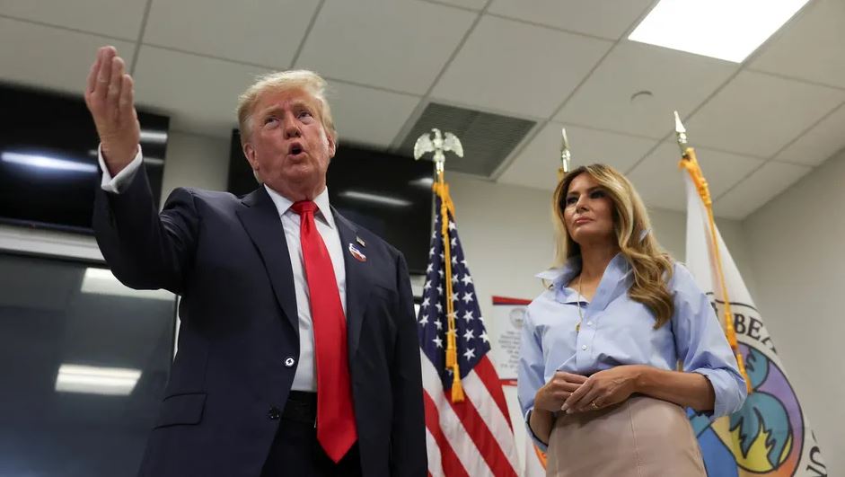 Donald Trump vota de forma anticipada, junto a Melania, en Palm Beach para las intermedias: “No es normal lo que he hecho”